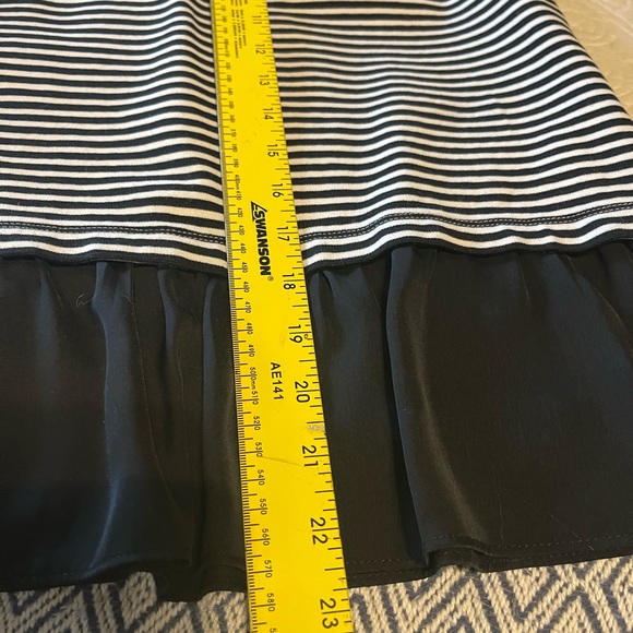 Super cute J. Crew ruffle hem top. - Picture 3 of 5